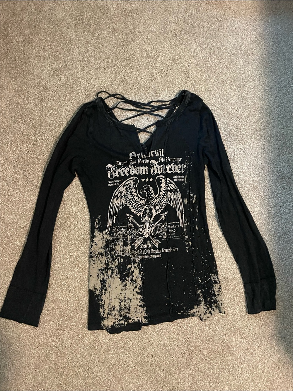 Black Long-Sleeve Crisscross back Graphic Tee - Freedom Print